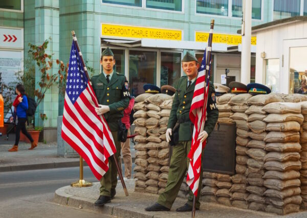 Checkpoint Charlie Berlin – ein Stück Berliner Geschichte