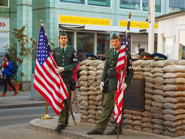 Checkpoint Charlie Berlin – ein Stück Berliner Geschichte