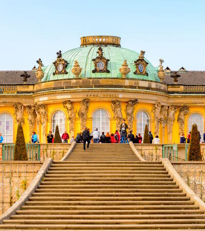 Schloss Sanssouci Potsdam – auch bekannt als „Preußisches Versailles“