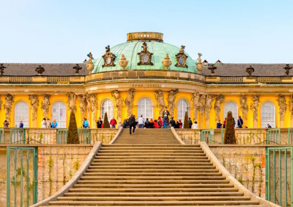 Schloss Sanssouci Potsdam – auch bekannt als „Preußisches Versailles“